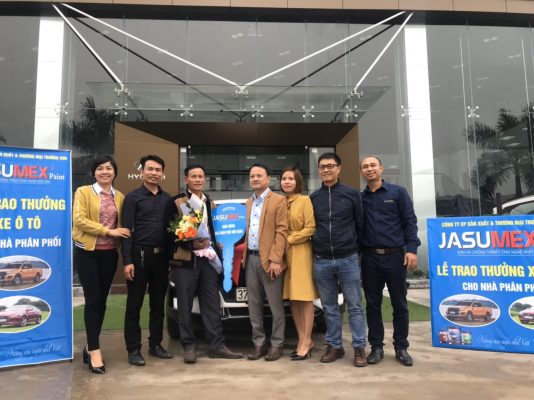 Trao xe cho nhà phân phối