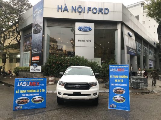 Trao xe cho nhà phân phối