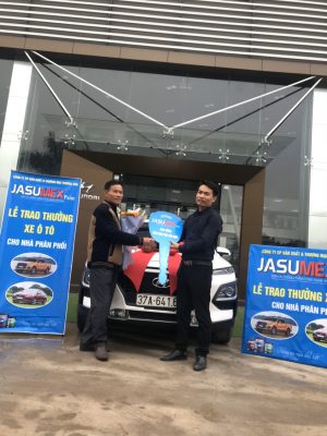 Trao xe cho nhà phân phối